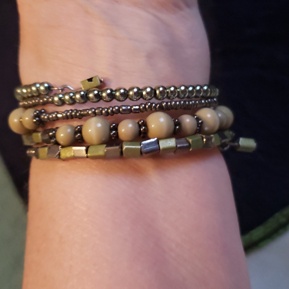 3/$20 New Lily tunic with matching bracelet - Picture 6 of 8